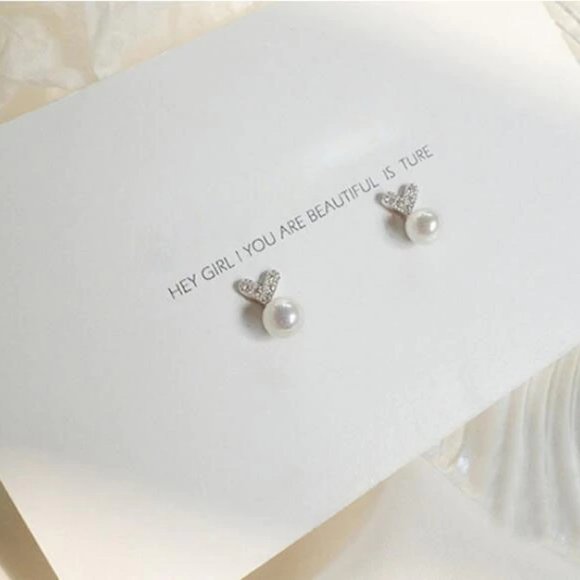 NEW 925 Sterling Silver Diamond Pearl Stud Earrings - Picture 5 of 13